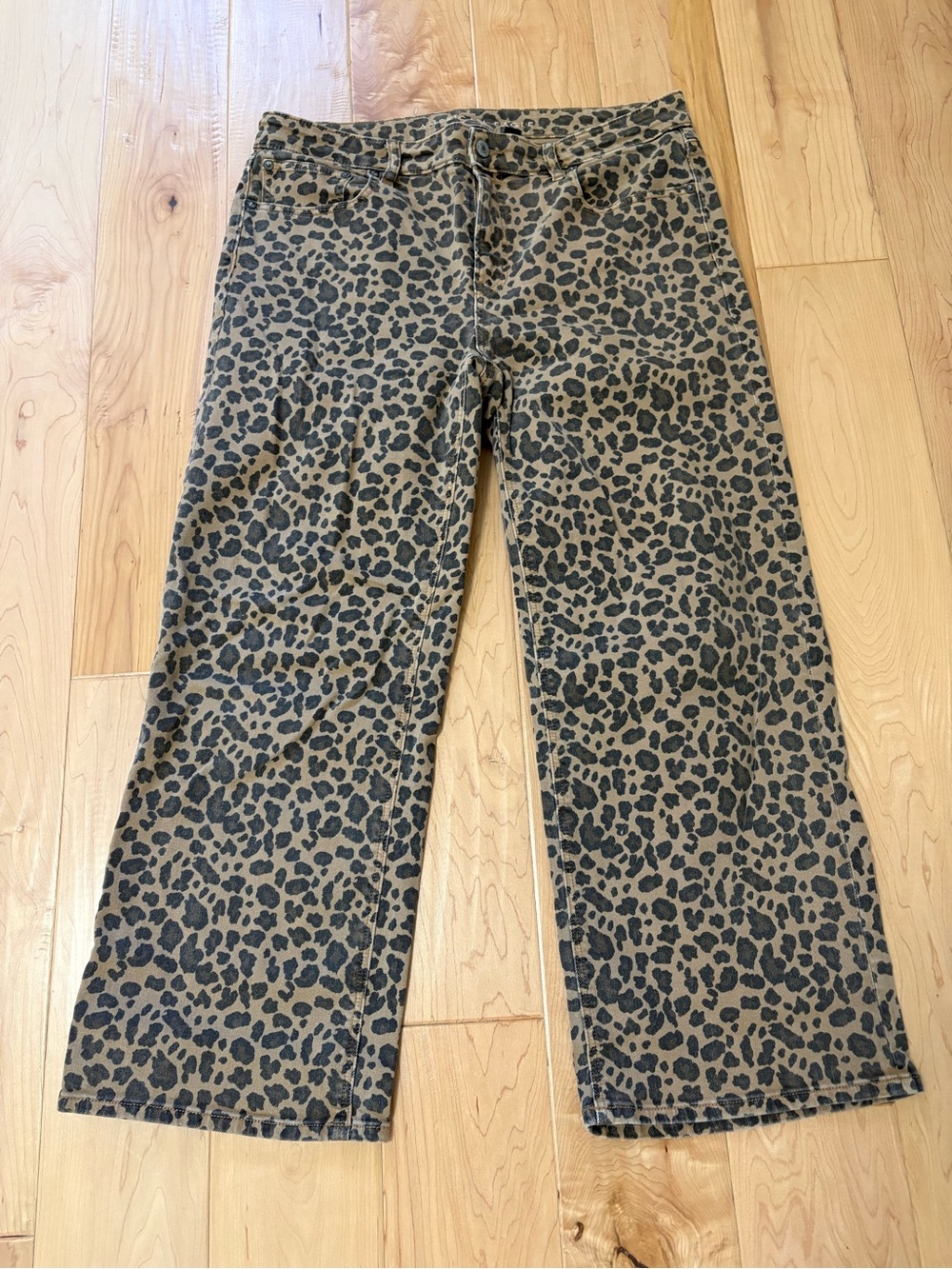 American Eagle Stovepipe Leopard Print Jeans